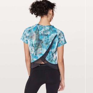 Lululemon Quick Pace Short Sleeve
Sun Dazed Multi Blue / Super Dark